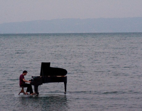 piano on water