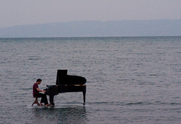 piano on water