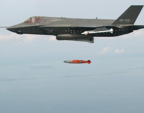 F-35B JSF airborne weapon release